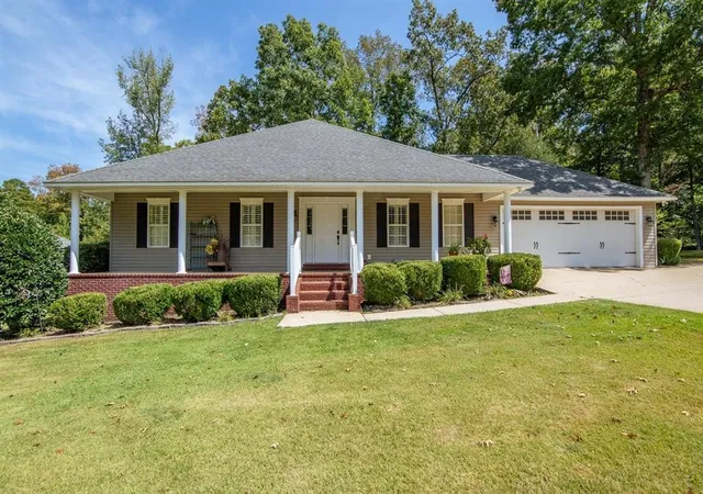 Photo 1 of Single family home for sale at 115 Partridge Ln, Savannah, TN 38372 | MLS# 3049064 | Listing updated on 2025-11-24