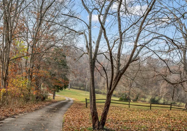 Homes for sale in Indian Mound, TN | 857 Indian Mound Rd, Indian Mound, TN 37079 | MLS# 3049264