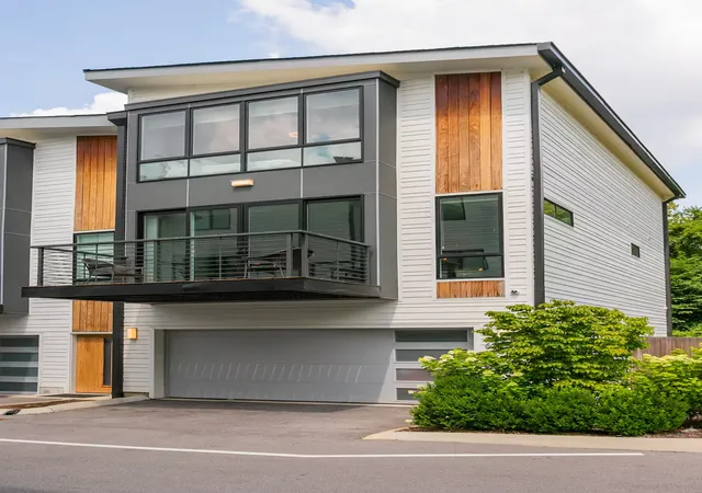 3rd image of 2106 9Th Ave N #1 & 2, Nashville, TN 37208 | MLS# 3050289