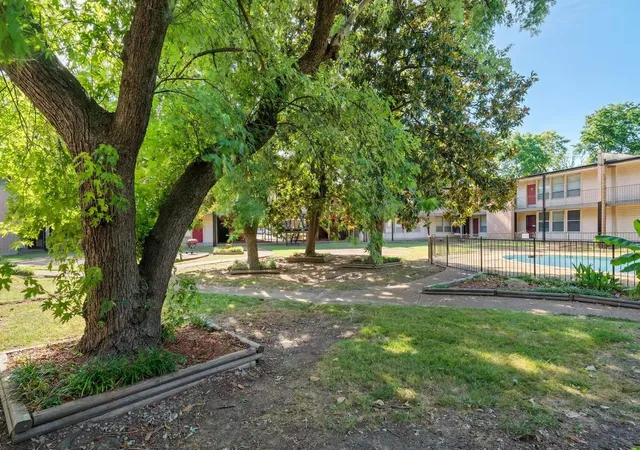 2nd image of 108 N Belvedere Blvd, Memphis, TN 38104