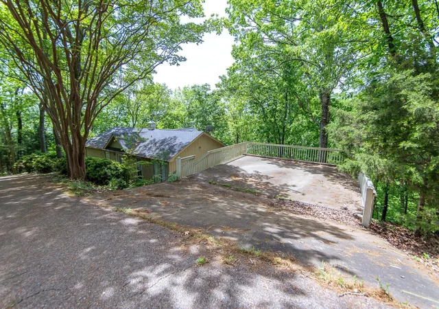 Photo 3 of Single family home for sale at 1720 Point Grand Dr, Savannah, TN 38372 | MLS# 3050888 | Listing updated on 2026-01-14