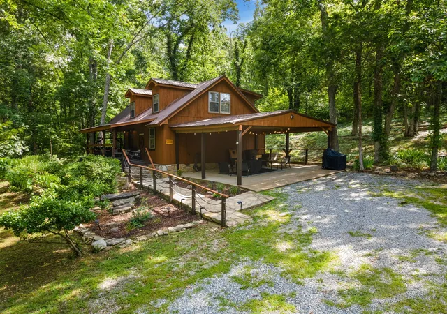 Photo 2 of Single family home for sale at 1115 Bear Crk Pike, Columbia, TN 38401 | MLS# 3051136 | Listing updated on 2025-12-05