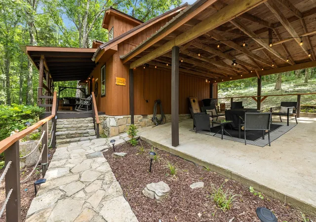 Photo 3 of Single family home for sale at 1115 Bear Crk Pike, Columbia, TN 38401 | MLS# 3051136 | Listing updated on 2025-12-05