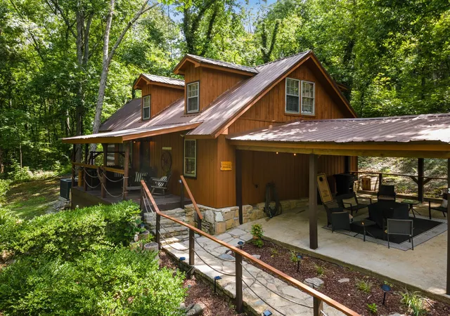 Photo 4 of Single family home for sale at 1115 Bear Crk Pike, Columbia, TN 38401 | MLS# 3051136 | Listing updated on 2025-12-05