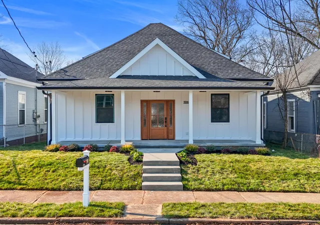 Homes for sale in Chattanooga, TN | 2006 E 12th Street, Chattanooga, TN 37404 | MLS# 3224402