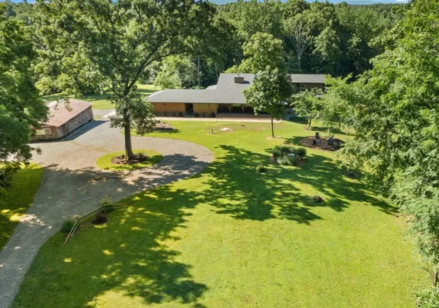 Photo 4 of House for sale at 2900 Tanyard Hl Rd, Lynchburg, TN 37352 | MLS# 3051368 | Listing updated on 2026-07-16