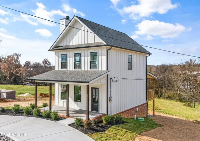Homes for sale in Friendsville, TN | 106 S Front Street St, Friendsville, TN 37737 | MLS# 3184251
