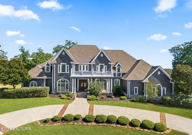 Photo 2 of Mansion for sale at 910 Eagle Nest Dr, Loudon, TN 37774 | MLS# 3544530 | Listing updated on 2026-10-19