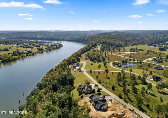 Photo 1 of Mansion for sale at 910 Eagle Nest Dr, Loudon, TN 37774 | MLS# 3544530 | Listing updated on 2026-10-19