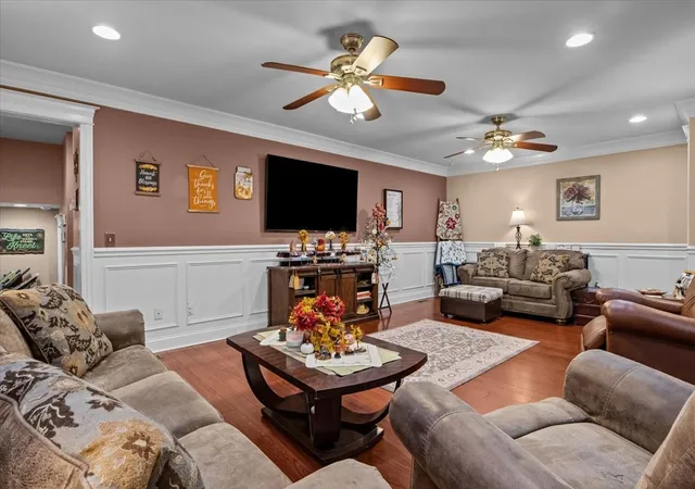 Photo 3 of Single family home for sale at 307 Crestview Dr, Dickson, TN 37055 | MLS# 3057840 | Listing updated on 2026-10-04