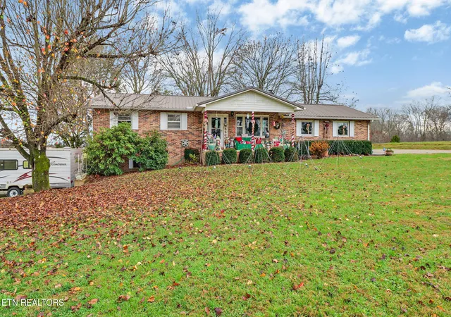 3rd image of 2620 Deer Lodge Hwy, Deer Lodge, TN 37726 | MLS# 3057835