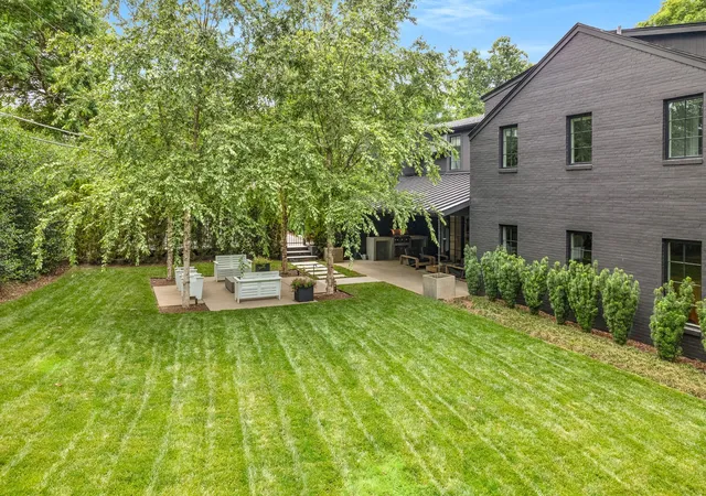 Photo 3 of Single family home for sale at 2804 Hawthorne Pl, Nashville, TN 37212 | MLS# 3058233 | Listing updated on 2026-08-20