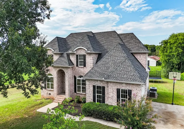 2nd image of 105 N Point Cir N, Shelbyville, TN 37160 | MLS# 3072730