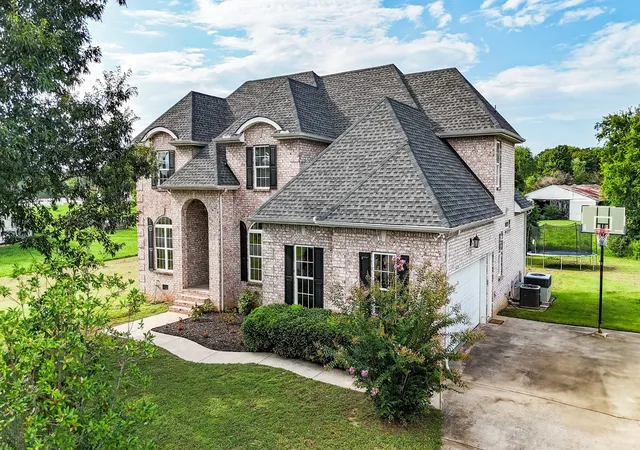 3rd image of 105 N Point Cir N, Shelbyville, TN 37160 | MLS# 3072730