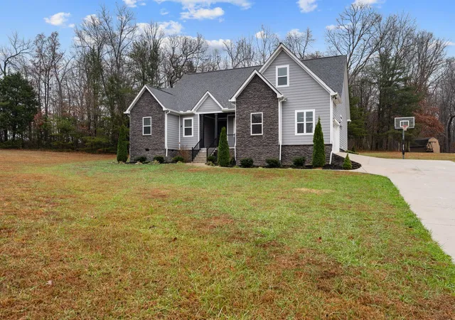 Photo 2 of Single family home for sale at 26 Melanie St, Mc Minnville, TN 37110 | MLS# 3059490 | Listing updated on 2026-02-27