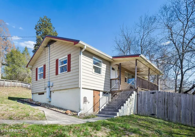 2nd image of 618 Pennsylvania Ave, Oak Ridge, TN 37830 | MLS# 3074629
