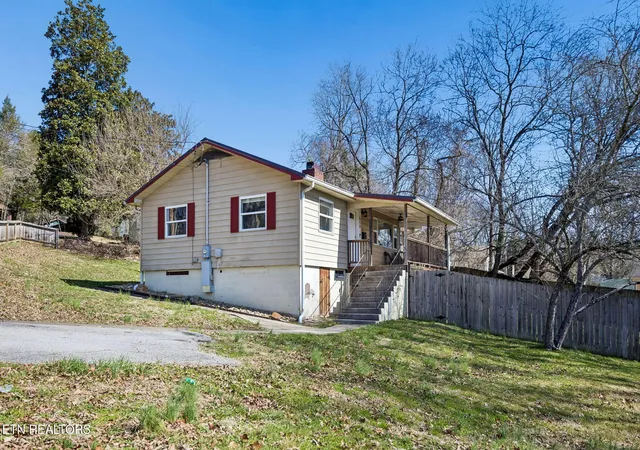 3rd image of 618 Pennsylvania Ave, Oak Ridge, TN 37830 | MLS# 3074629