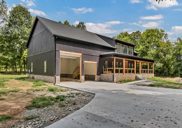 Photo 2 of Single family home for sale at 1046 Indian Crk Rd, Cumberland Furnace, TN 37051 | MLS# 3518778 | Listing updated on 2026-09-01