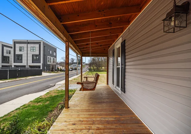 Photo 3 of Single family home for sale at 106 East 9th St, Columbia, TN 38401 | MLS# 3061976 | Listing updated on 2026-01-11