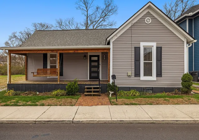 Photo 1 of Single family home for sale at 106 East 9th St, Columbia, TN 38401 | MLS# 3061976 | Listing updated on 2026-01-11