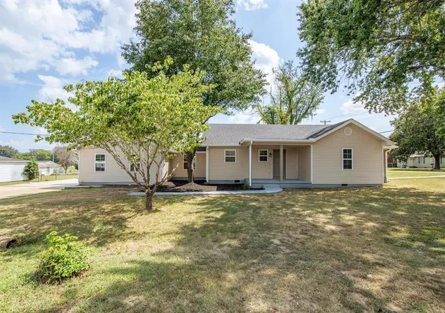 Photo 2 of Single family home for sale at 635 Harbert Dr, Savannah, TN 38372 | MLS# 3060001 | Listing updated on 2025-12-09