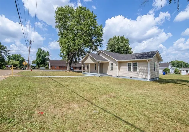 Photo 3 of Single family home for sale at 635 Harbert Dr, Savannah, TN 38372 | MLS# 3060001 | Listing updated on 2025-12-09