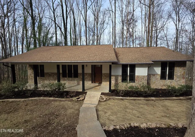 1st image of 1135 W Outer Dr, Oak Ridge, TN 37830 | MLS# 3234252