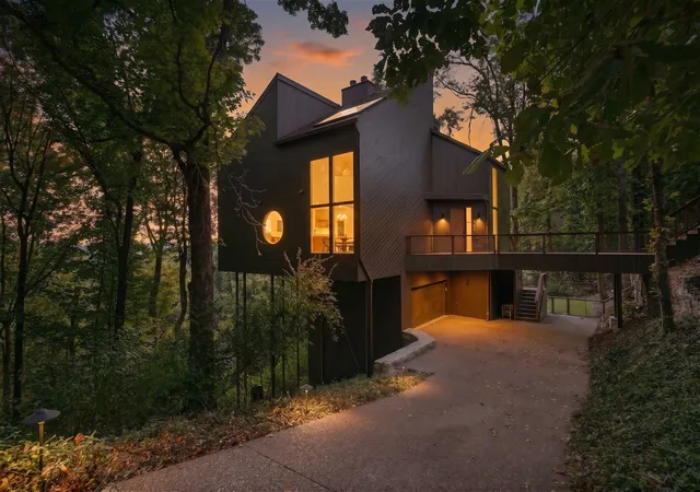 Photo 3 of Single family home for sale at 1857 Laurel Ridge Dr, Nashville, TN 37215 | MLS# 3627708 | Listing updated on 2026-10-29