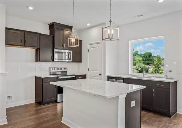 Photo 3 of Townhouse at 2206 Melk Ln, Columbia, TN 38401 | MLS# 3061431 |  | Sold on 2026-03-31