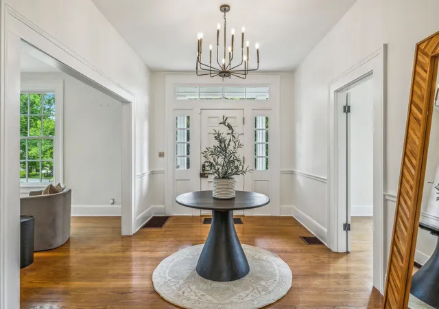 2nd image of 2126 Sharondale Dr, Nashville, TN 37215 | MLS# 3080522