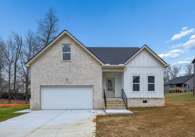 Photo 3 of Sale Pending at 560 Oak Glen Dr, Smithville, TN 37166 | MLS# 3062065 | Listing updated on 2026-09-22