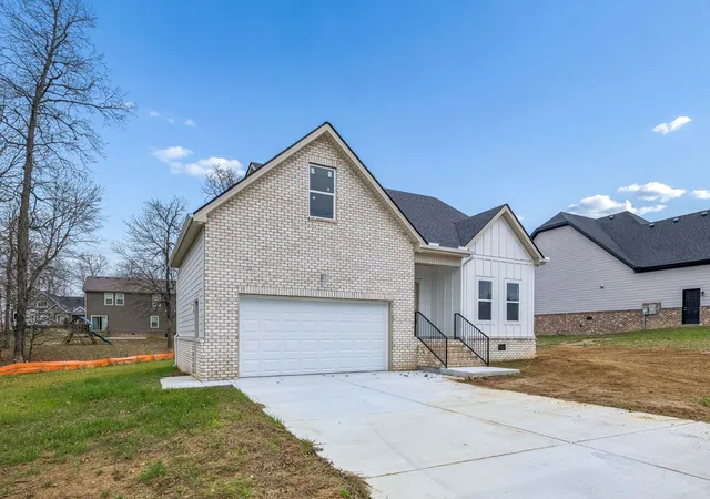 Photo 3 of Sale Pending at 560 Oak Glen Dr, Smithville, TN 37166 | MLS# 3062065 | Listing updated on 2026-09-22