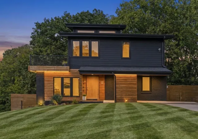 1st image of 2700 Oakwood Ave, Nashville, TN 37207 | MLS# 3170177