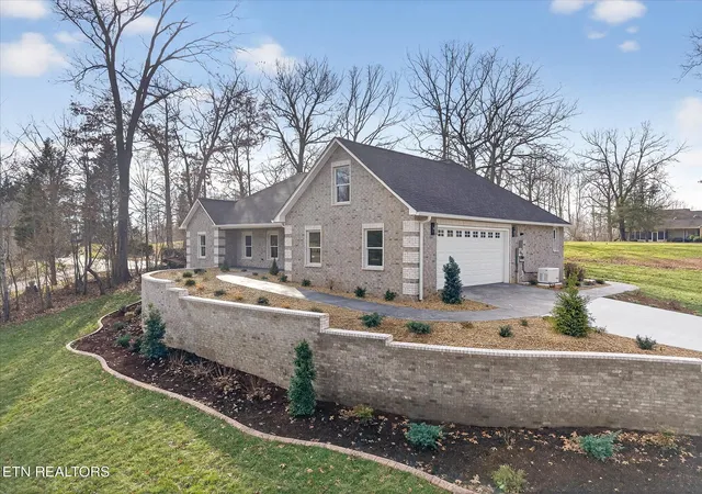image of 941 E Deer Creek Dr, Crossville, TN 38571 | MLS# 3065241