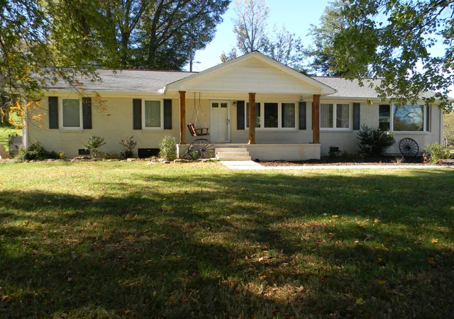 2nd image of 854 Shelbyville Hwy, Fayetteville, TN 37334 | MLS# 3065471