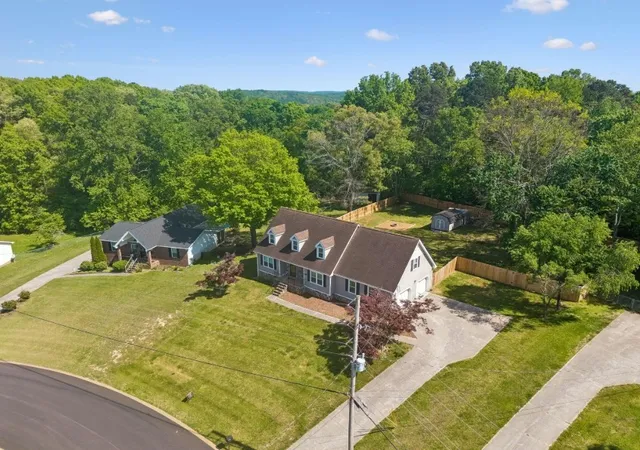 Photo 2 of Single family home for sale at 621 Lee Dr, Ringgold, GA 30736 | MLS# 3066531 | Listing updated on 2026-09-03