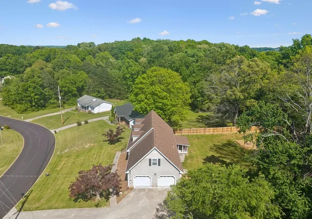 Photo 3 of Single family home for sale at 621 Lee Dr, Ringgold, GA 30736 | MLS# 3066531 | Listing updated on 2026-09-03