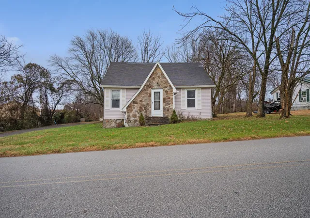 Single family home for sale at 699 Oak St, Lafayette, TN 37083 | MLS# 3067007