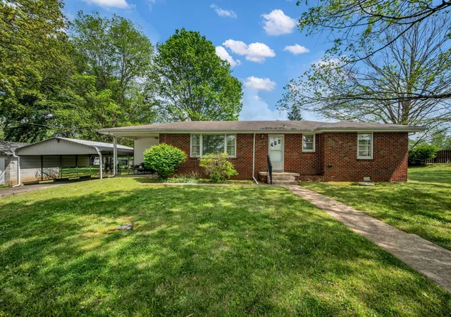 1st image of 1006 Hershell St, Burns, TN 37029 | MLS# 3178914