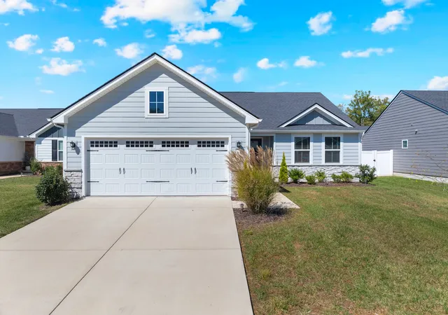 Photo 2 of Single family home for sale at 810 Rae Dr, Columbia, TN 38401 | MLS# 3134257 | Listing updated on 2026-07-31