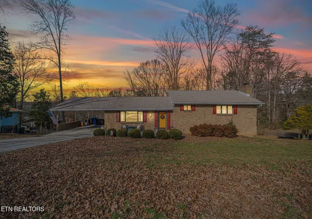 1st image of 129 Cumberland View Dr, Oak Ridge, TN 37830 | MLS# 3068044