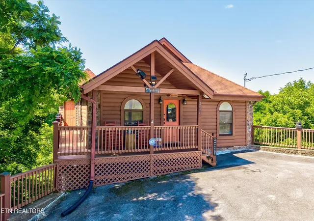 3rd image of 2054 Oakmont Dr, Sevierville, TN 37876 | MLS# 3068401