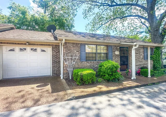 Photo 1 of Sale Pending at 513 N Maple St, Murfreesboro, TN 37130 | MLS# 3069346 | Listing updated on 2026-01-10