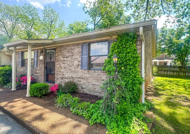 Photo 3 of Sale Pending at 513 N Maple St, Murfreesboro, TN 37130 | MLS# 3069346 | Listing updated on 2026-01-10