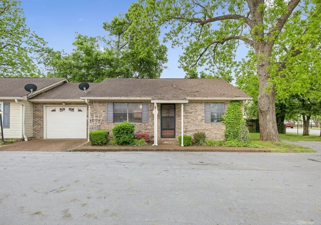 Photo 3 of Sale Pending at 513 N Maple St, Murfreesboro, TN 37130 | MLS# 3069346 | Listing updated on 2026-01-10
