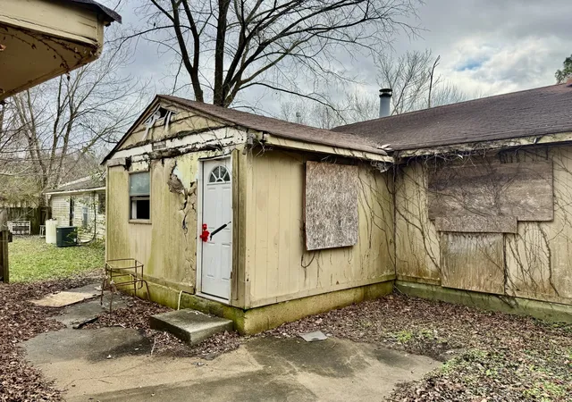 Photo 3 of Single family home for sale at 460 Fox Valley Dr, Memphis, TN 38127 | MLS# 3069887 | Listing updated on 2025-12-30