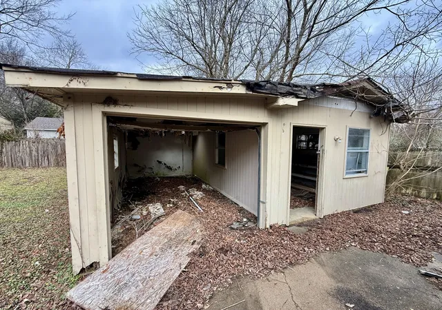 Photo 4 of Single family home for sale at 460 Fox Valley Dr, Memphis, TN 38127 | MLS# 3069887 | Listing updated on 2025-12-30
