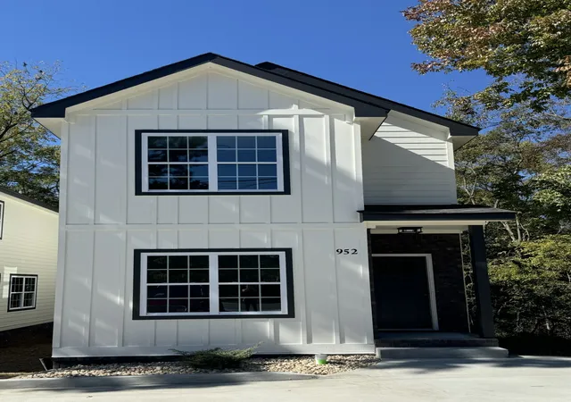 Photo 1 of Single family home for sale at 952 Greenwood Ave, Clarksville, TN 37040 | MLS# 3070830 | Listing updated on 2026-05-05