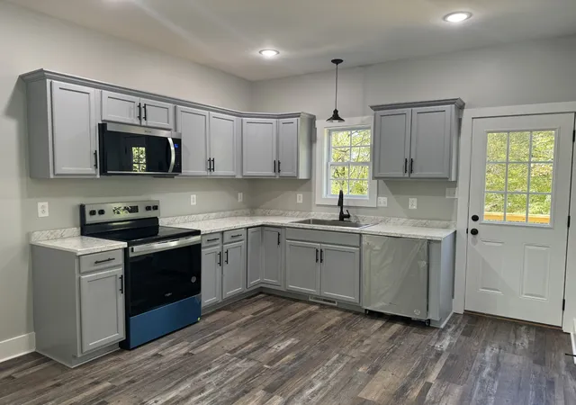 Photo 3 of Single family home for sale at 952 Greenwood Ave, Clarksville, TN 37040 | MLS# 3070830 | Listing updated on 2026-05-05