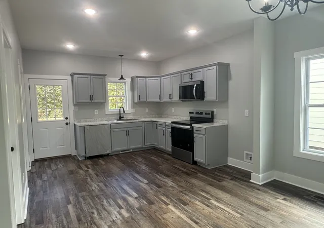 Photo 4 of Single family home for sale at 954 Greenwood Ave, Clarksville, TN 37040 | MLS# 3070831 | Listing updated on 2026-05-05